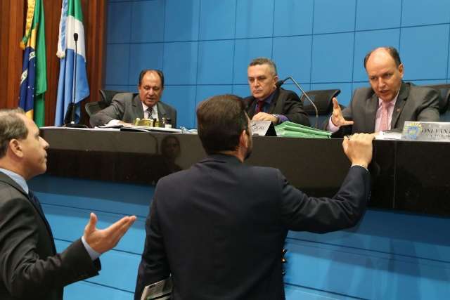 Deputados aprovam projeto sobre desfibrilador em locais p&uacute;blicos