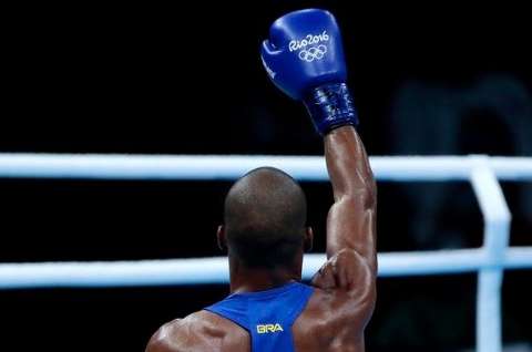 No boxe, Robson Conceição vence, garante o bronze e agora briga pelo ouro