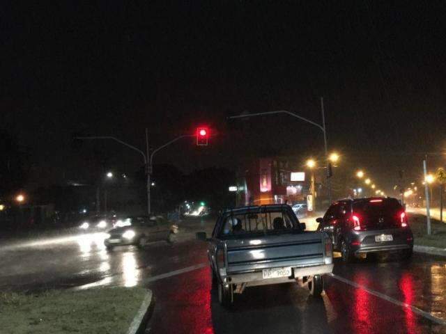 Ap&oacute;s 45 dias, chuva chega &agrave; Capital acompanhada de granizo 