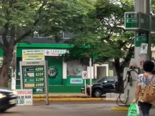 Posto da Avenida Marcelino Pires vende gasolina a R$ 4,299 (Foto: Helio de Freitas)