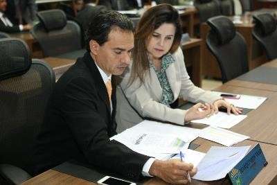 Projeto determina que operadoras bloqueiem sinais em pres&iacute;dios