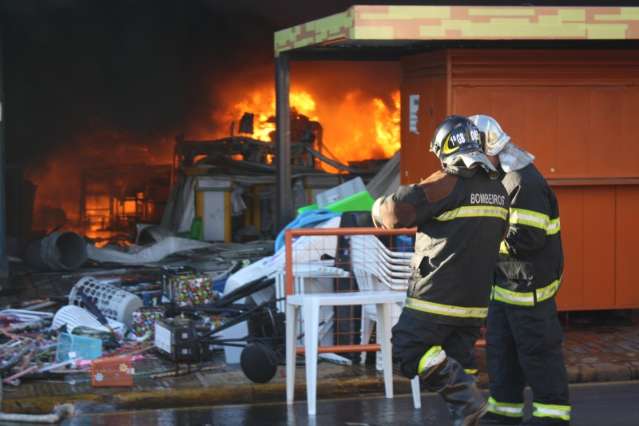 &Aacute;guas Guariroba e empreiteiras refor&ccedil;am combate ao fogo no centro da Capital