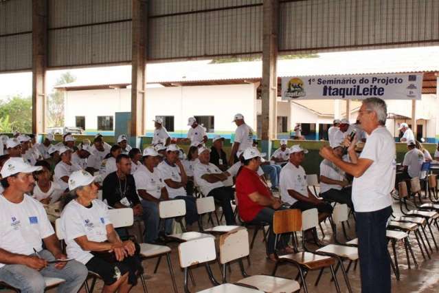 Projeto em parceria com UE re&uacute;ne 300 agricultores familiares em semin&aacute;rio