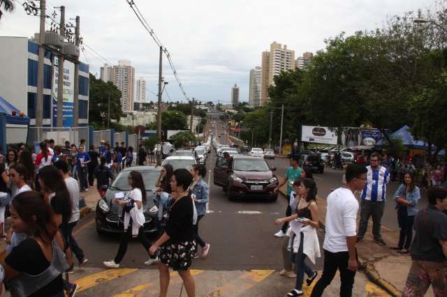  Enem exige caneta preta, documento com foto e alerta ao hor&aacute;rio