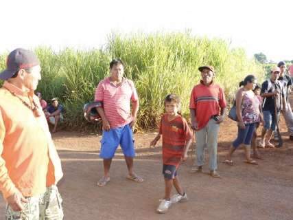Índios voltam a ocupar fazenda 50 dias após despejo feito pela Polícia Federal