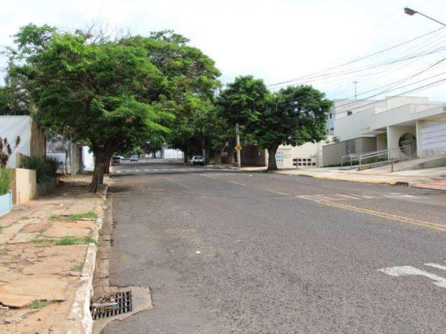 Mulher estaciona carro para descansar e &eacute; roubada por falso vigilante