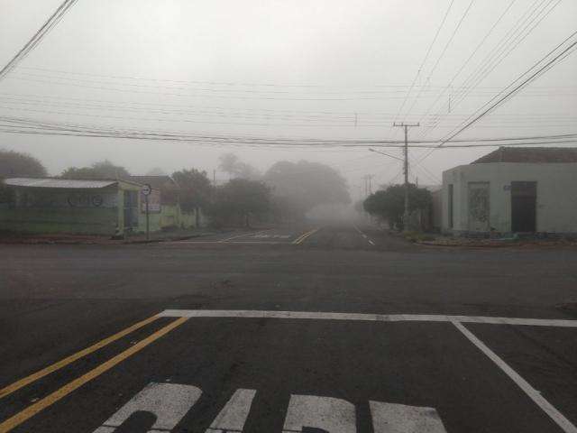 Neblina tamb&eacute;m atingiu cidades pantaneiras e dia amanhece com visibilidade menor