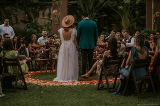 Casamento em formato circular para aproximar os convidados. (Foto: Cesar Mongelós)