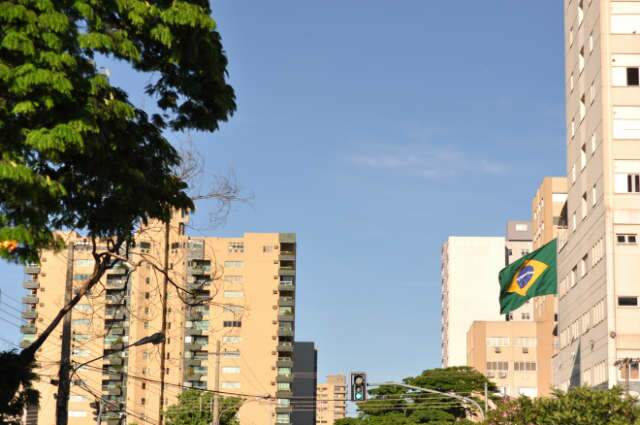  Meteorologia prev&ecirc; c&eacute;u nublado com chuva e trovoadas em MS