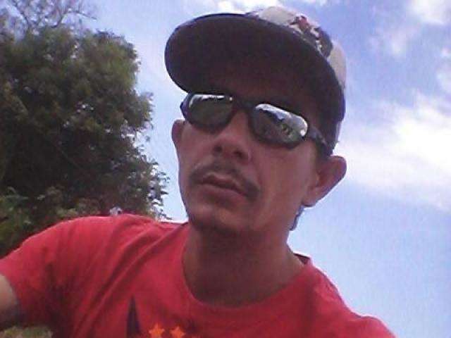 Pintor &eacute; assassinado a facadas ap&oacute;s desentendimento com adolescentes