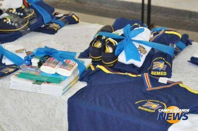 Mudan&ccedil;a em edital deve atrasar ainda mais entrega de kit escolar 