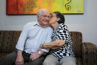 Armando e Luiza, casal que teve a sorte de encontrar amor um no outro 54 anos atrás e até hoje. (Foto: Marina Pacheco)