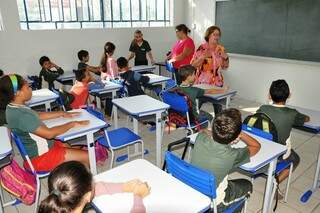 Salas de aulas foram improvisadas na antiga escola estadual João Ponce de Arruda  (Foto: Divulgação)