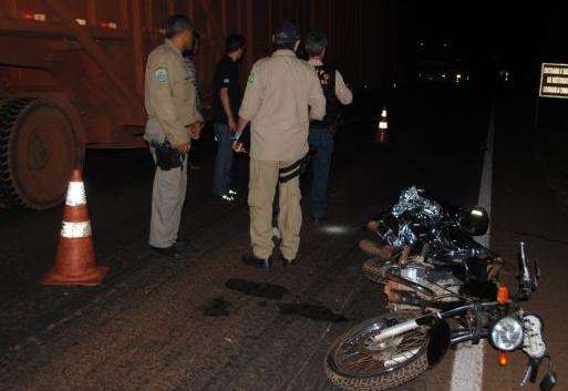 Motociclista de 29 anos colide em caminh&atilde;o e morre na BR-163
