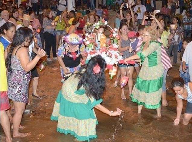 &Ocirc;nibus circulam at&eacute; de madrugada devido a descida dos andores de S&atilde;o Jo&atilde;o