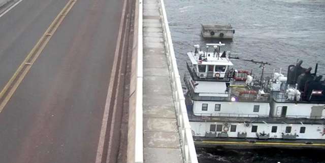 Concession&aacute;ria alerta DNIT sobre amea&ccedil;a de caminhoneiros de parar BR-262