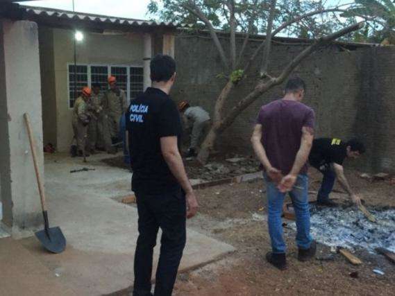 Adolescente que foi enterrado em quintal pode ter sido morto por ci&uacute;mes 