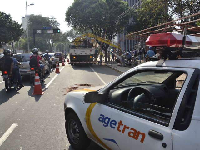  Sexta-feira amanhece com tr&acirc;nsito tumultuado no Centro devido a obras