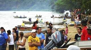 Thaeme e Thiago se apresentam em tradicional evento de pesca de MS