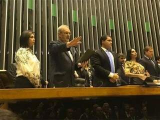 Resende (2º a partir da esquerda) assumiu vaga de deputado e já se licenciou. (Foto: Rodrigo Pael)
