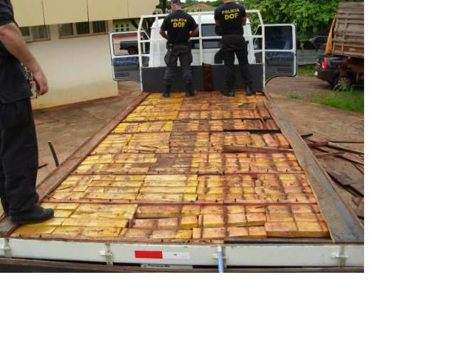  DOF apreende 289 quilos de maconha em fundo falso de caminh&atilde;o