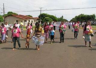 Mulheres participaram de desfile de aniversário da cidade (Foto: Divulgação/Senar)