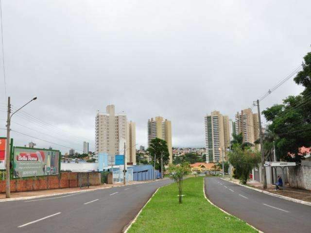 Segunda-feira come&ccedil;a com garoa e temperatura de 23 graus