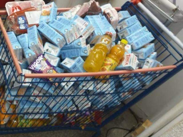 De leite condensado a bacon: Procon descarta 273 produtos em supermercado