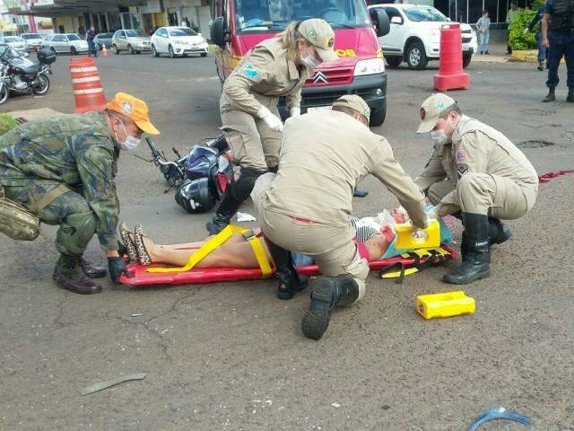Motociclista morre ao bater em carro que teria invadido preferencial