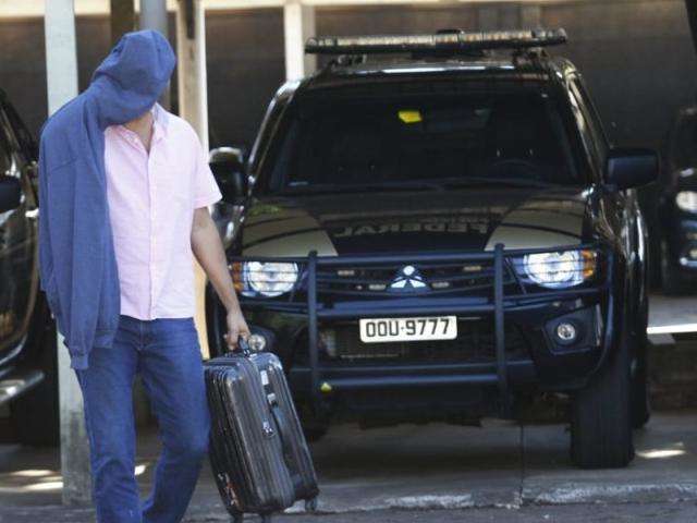 Pai e filho presos em opera&ccedil;&atilde;o contra tr&aacute;fico s&atilde;o transferidos para Curitiba 