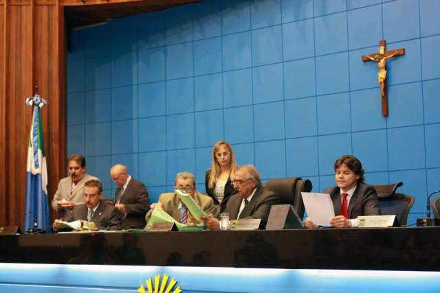  Governo faz mudan&ccedil;as e s&oacute; um dos 14 projetos n&atilde;o ir&aacute; &agrave; vota&ccedil;&atilde;o na Assembleia