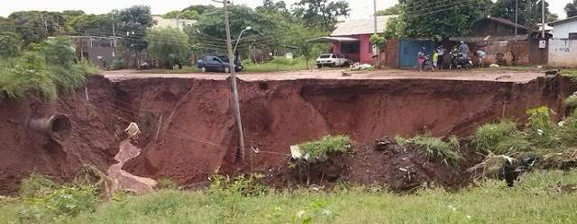 Destru&iacute;da por chuva recorde, cidade pode pedir ajuda do Governo Federal