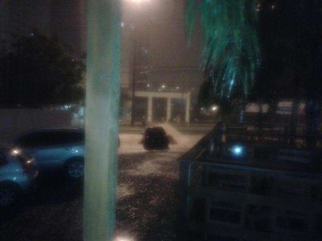 Chuva forte provoca alagamentos em dois bairros de Campo Grande 