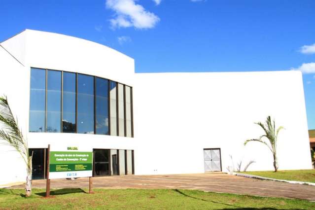 Hashioka anuncia retomada das obras do centro de conven&ccedil;&otilde;es