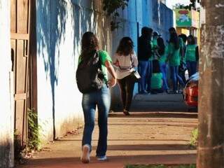 Na Escola Estadual Amando de Oliveira as atividades não foram interrompidas no primeiro dia de paralisação (Foto: Henrique Kawaminami)