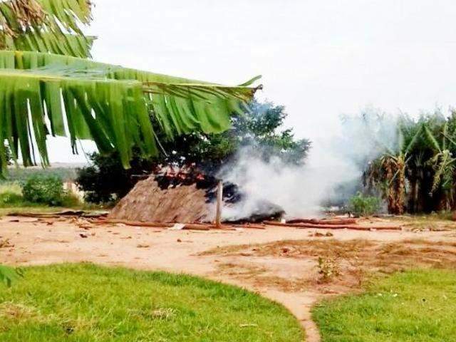 Brasileiros s&atilde;o acusados de queimar aldeia de &iacute;ndios paraguaios perto de MS