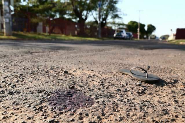 Suspeito morre e outro fica ferido ap&oacute;s reagir &agrave; abordagem da pol&iacute;cia 