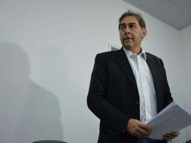 Prefeito percorre postos de sa&uacute;de para &ldquo;celebrar&rdquo; fim da greve de m&eacute;dicos