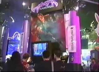 Imagem em VHS de Heart of Darkness em destaque no estande da SEGA durante a E3 de 1996.