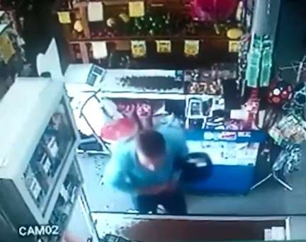 Ladr&otilde;es invadem com&eacute;rcio, fazem ref&eacute;ns e fogem levando dinheiro 