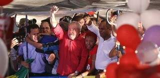 Lula no trio elétrico na Paulista. (Foto: Reprodução/UOL)