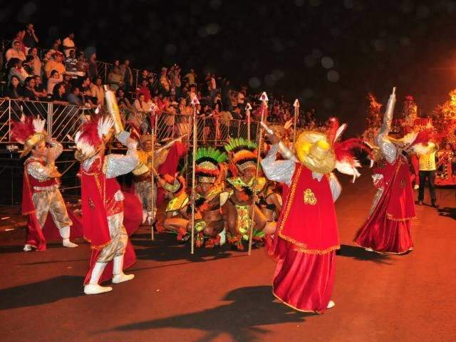 Carnaval ter&aacute; desfile na segunda e ter&ccedil;a e multa para escolas &#039;atrasadinhas&#039;