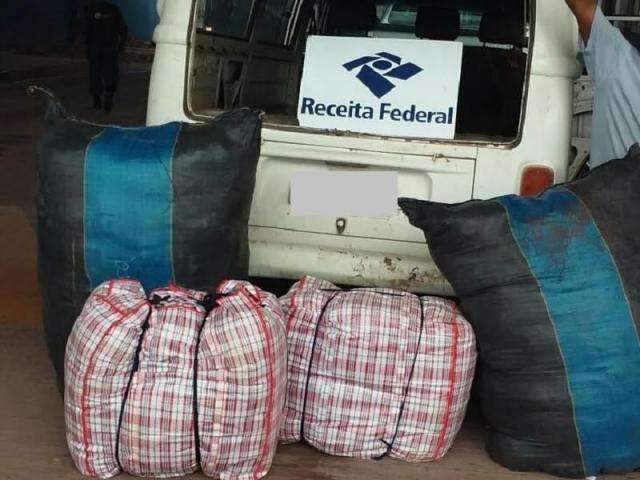 Ap&oacute;s tentativa de fuga, Receita Federal apreende 242 kg de roupas