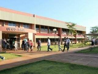 Um dos prédios da Universidade Federal da Grande Dourados (Foto: Divulgação/ Arquivo)
