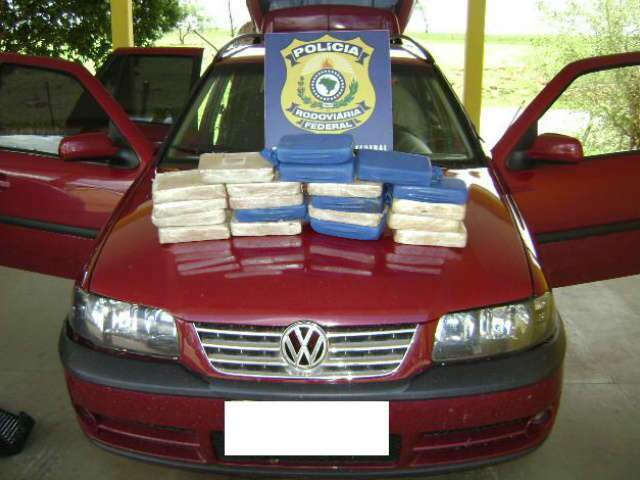 PRF apreende 20 kg de coca&iacute;na com homem que receberia R$ 10 mil pelo tr&aacute;fico