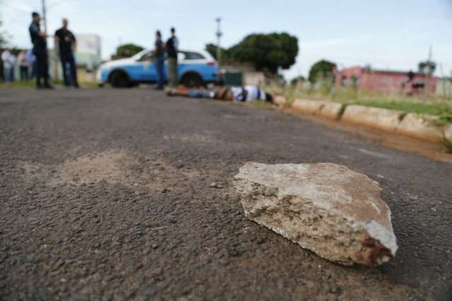 Homem foi assassinado a pauladas, pedradas e, pelo menos, cinco facadas