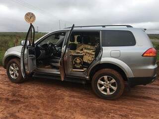 Carro carregado com droga foi encontrado durante barreira policial na região de Amambai (Foto/Divulgação)
