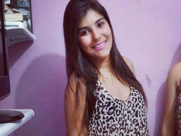 Garota confessa que matou 'rival' ap&oacute;s ver foto dela com o ex no Facebook