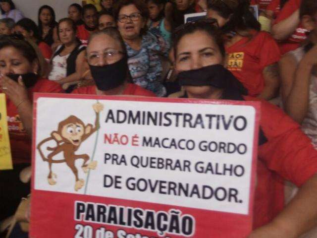 Servidores da Educa&ccedil;&atilde;o paralisam atividades e protestam na Assembleia