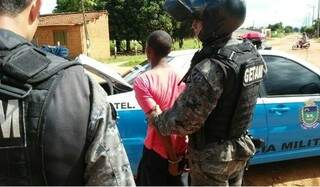 Homem foi preso por equipe da Polícia Militar que fazia rondas na região (Foto: TL Notícias)